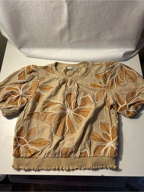 Voy Beige Floral Puff-Sleeve Blouse with Embroidered Appliqué